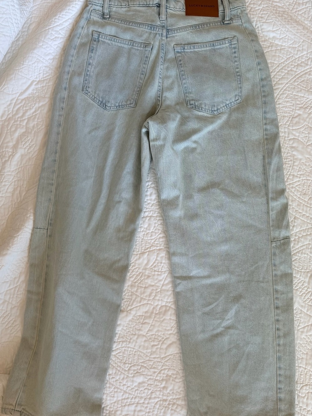 Lucky Brand Women’s Light Wash Barrel Leg Jeans
